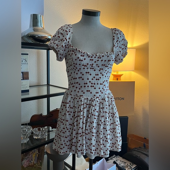 REFORMATION 🍒🍒 cherry dress size 2 🍒🍒🍒🍒🍒🍒🍒🍒🍒🍒🍒🍒🍒🍒🍒🍒🍒🍒🍒🍒🍒🍒🍒 - Picture 2 of 11